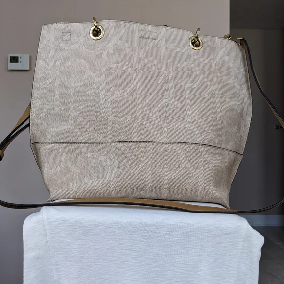 Calvin Klein Tote - Picture 1 of 5